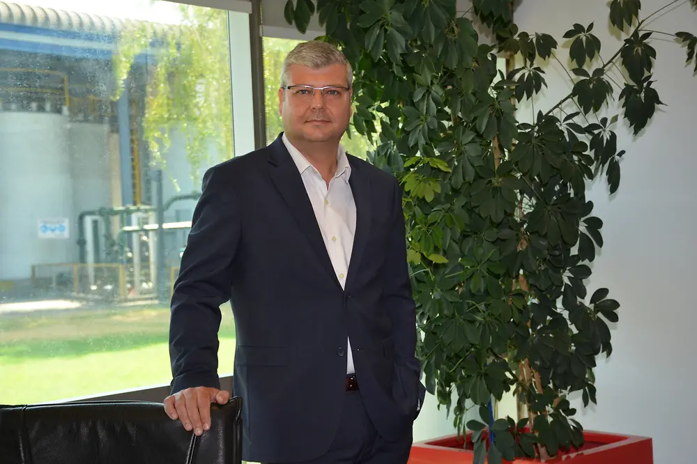 Albert Lipperheide, Henkel Adhesive Technologies, Italia e Grecia